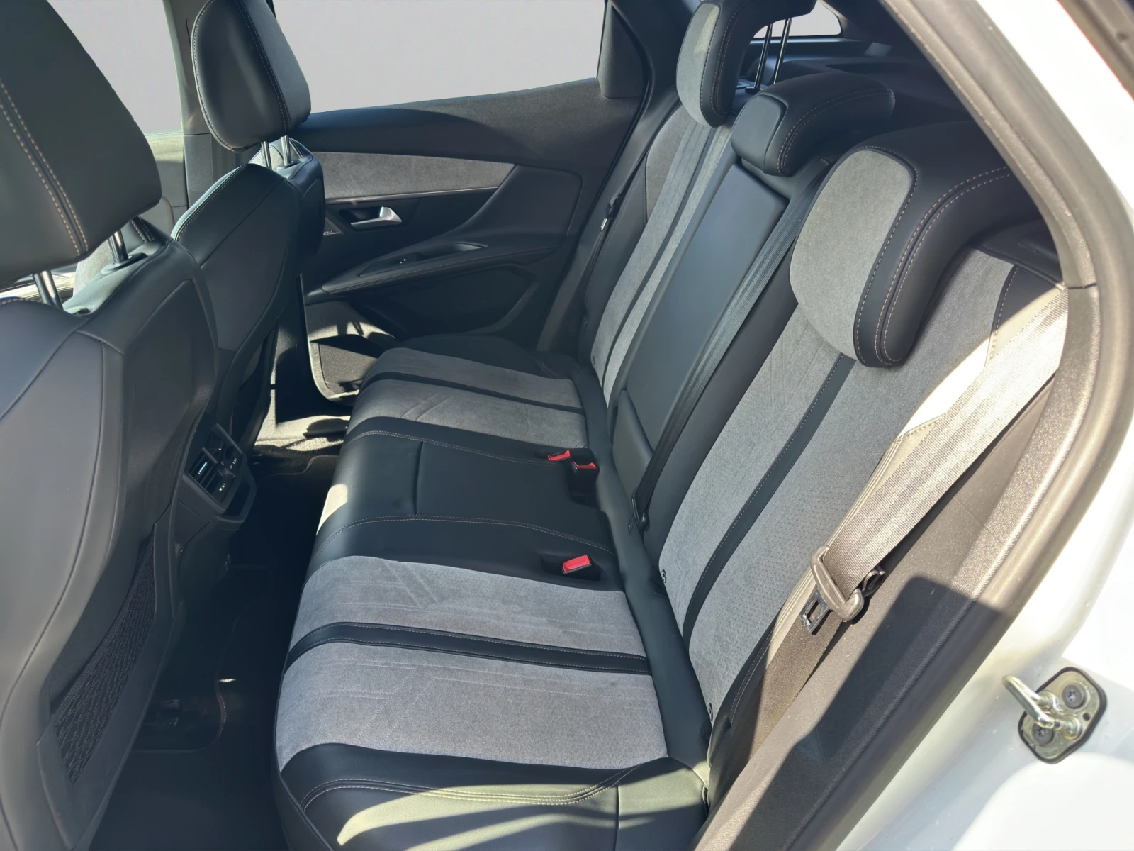 Peugeot 3008 New Line Up GT PACK 1.6 Plug-in HYBRID 4WD 300 e-E | Mobile.bg � ����������� 11