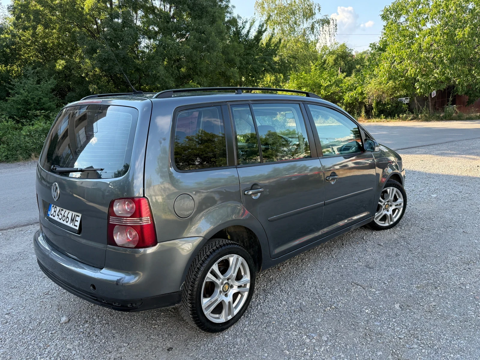 VW Touran Обслужен 2.0  Газ-инж запазен EKO 4, снимка 5 - Автомобили и джипове - 55636598