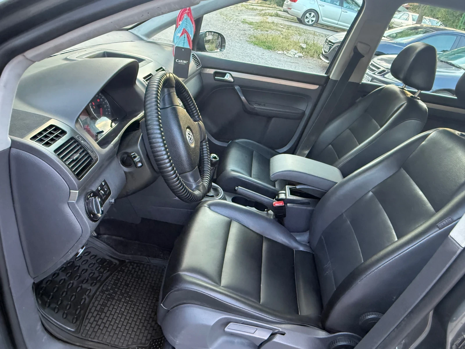 VW Touran Обслужен 2.0  Газ-инж запазен EKO 4, снимка 17 - Автомобили и джипове - 55636598