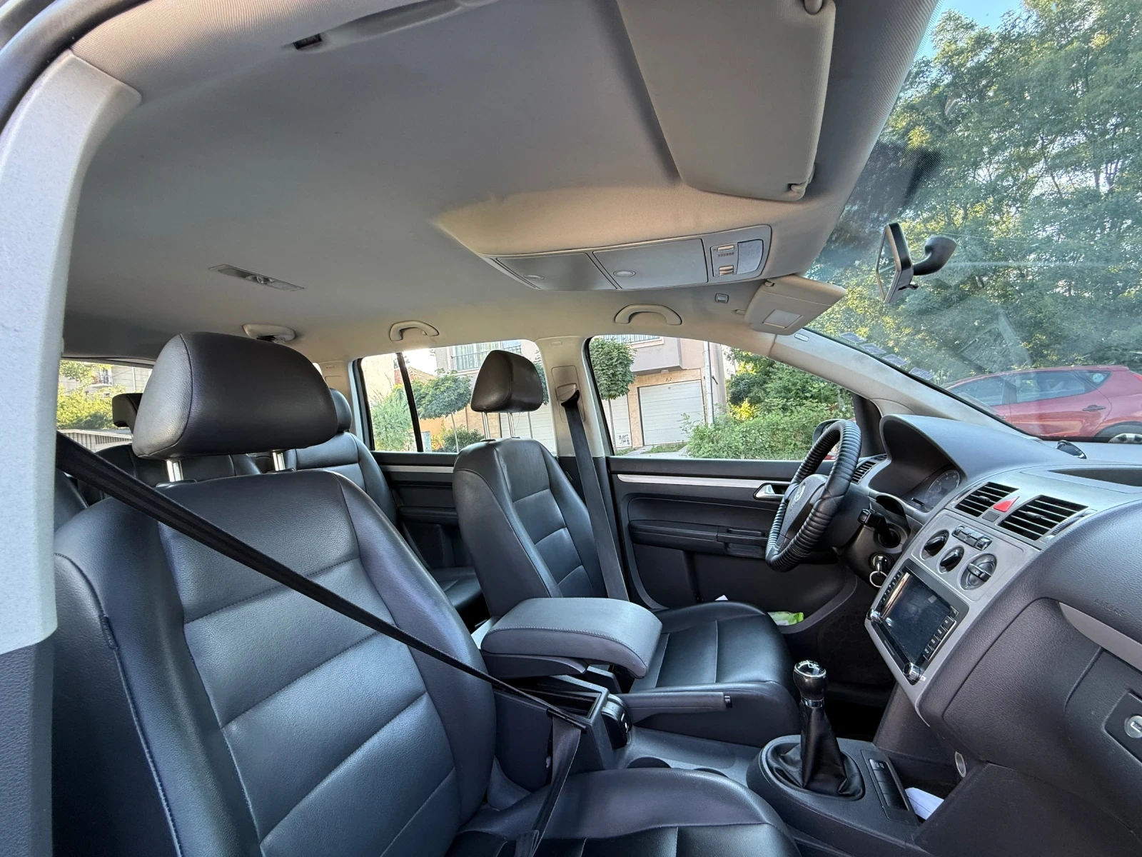 VW Touran Обслужен 2.0  Газ-инж запазен EKO 4, снимка 13 - Автомобили и джипове - 55636598