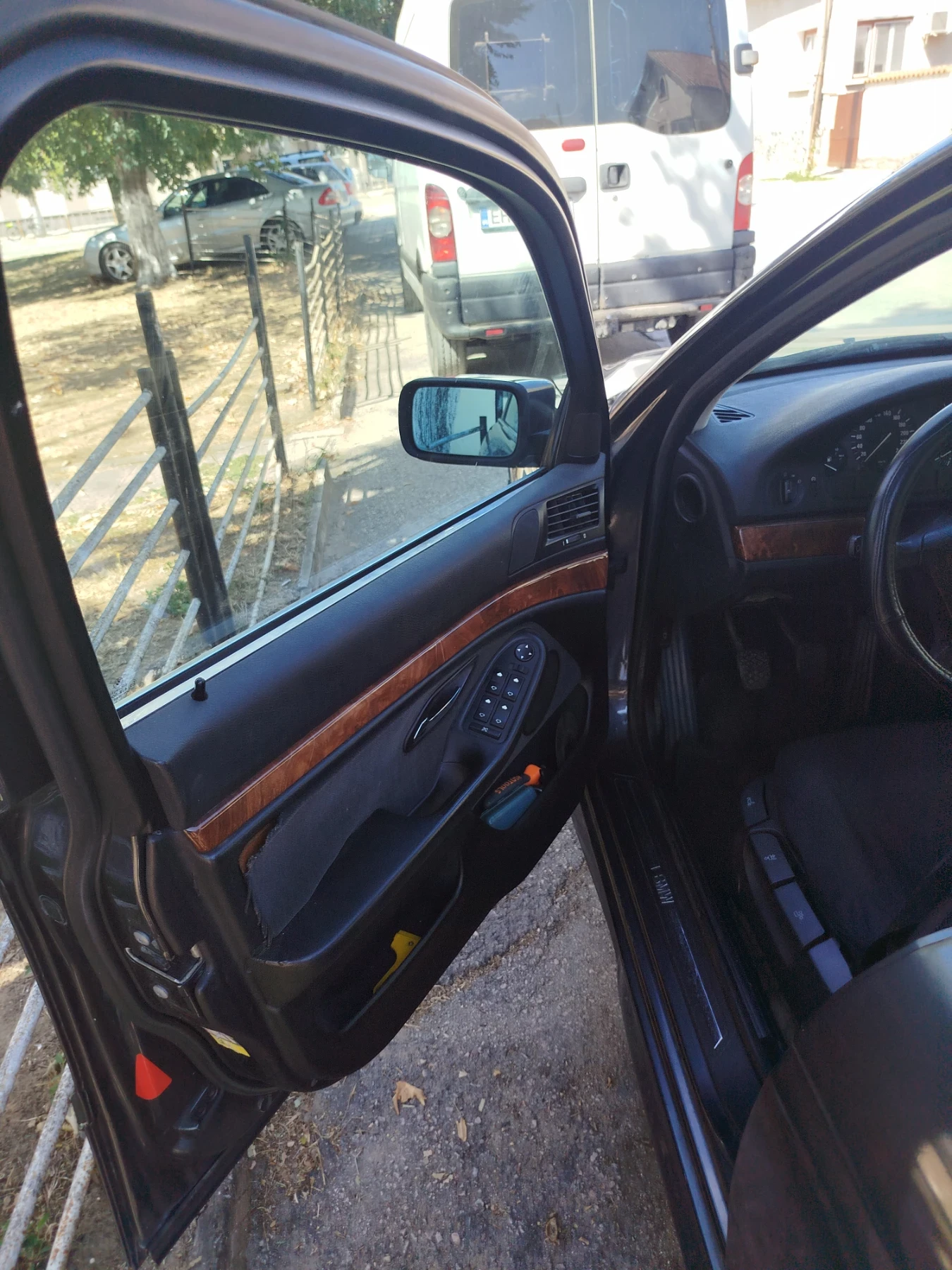 BMW 520, снимка 7 - Автомобили и джипове - 55730005