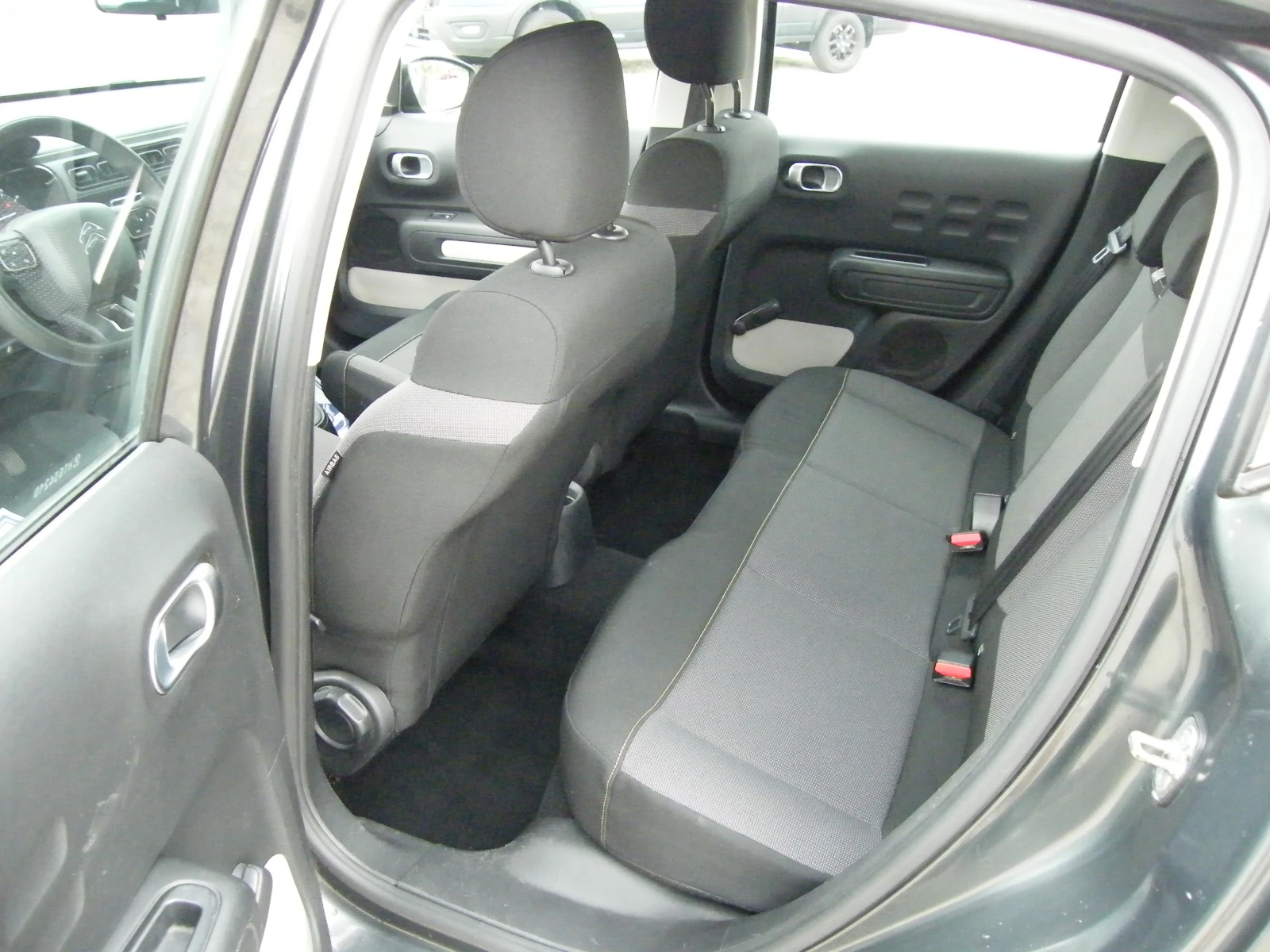 Citroen C3 1.2i EURO 6B, снимка 12 - Автомобили и джипове - 55927432