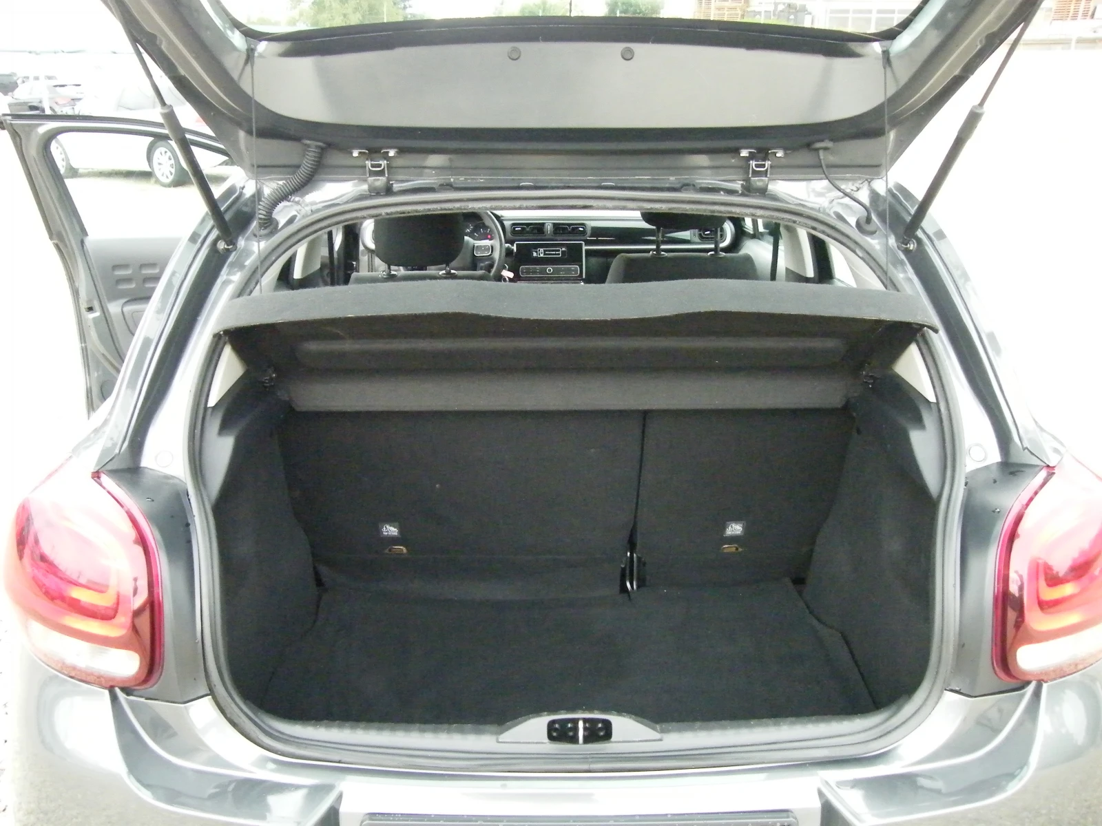 Citroen C3 1.2i EURO 6B, снимка 13 - Автомобили и джипове - 55927432