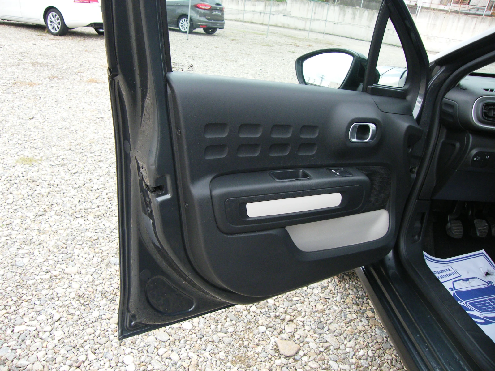 Citroen C3 1.2i EURO 6B, снимка 7 - Автомобили и джипове - 55927432