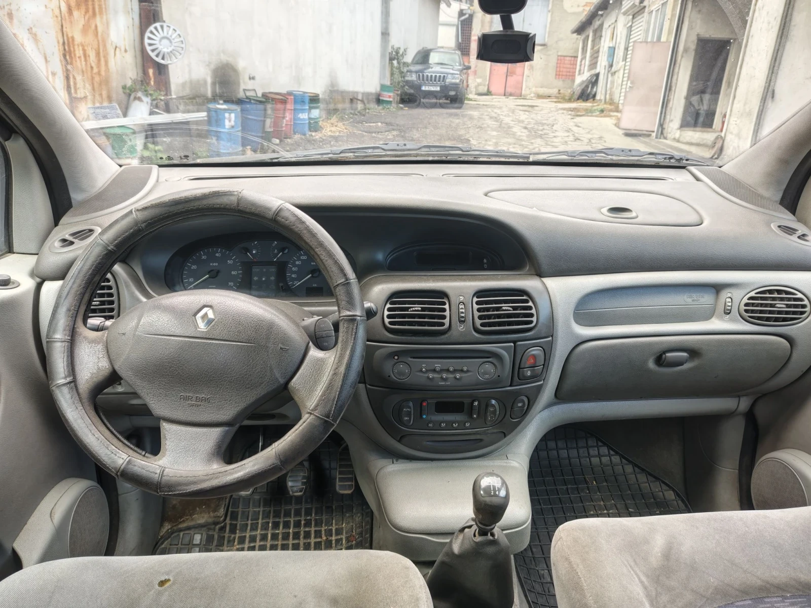 Renault Scenic 1.9DCI, снимка 6 - Автомобили и джипове - 56576727