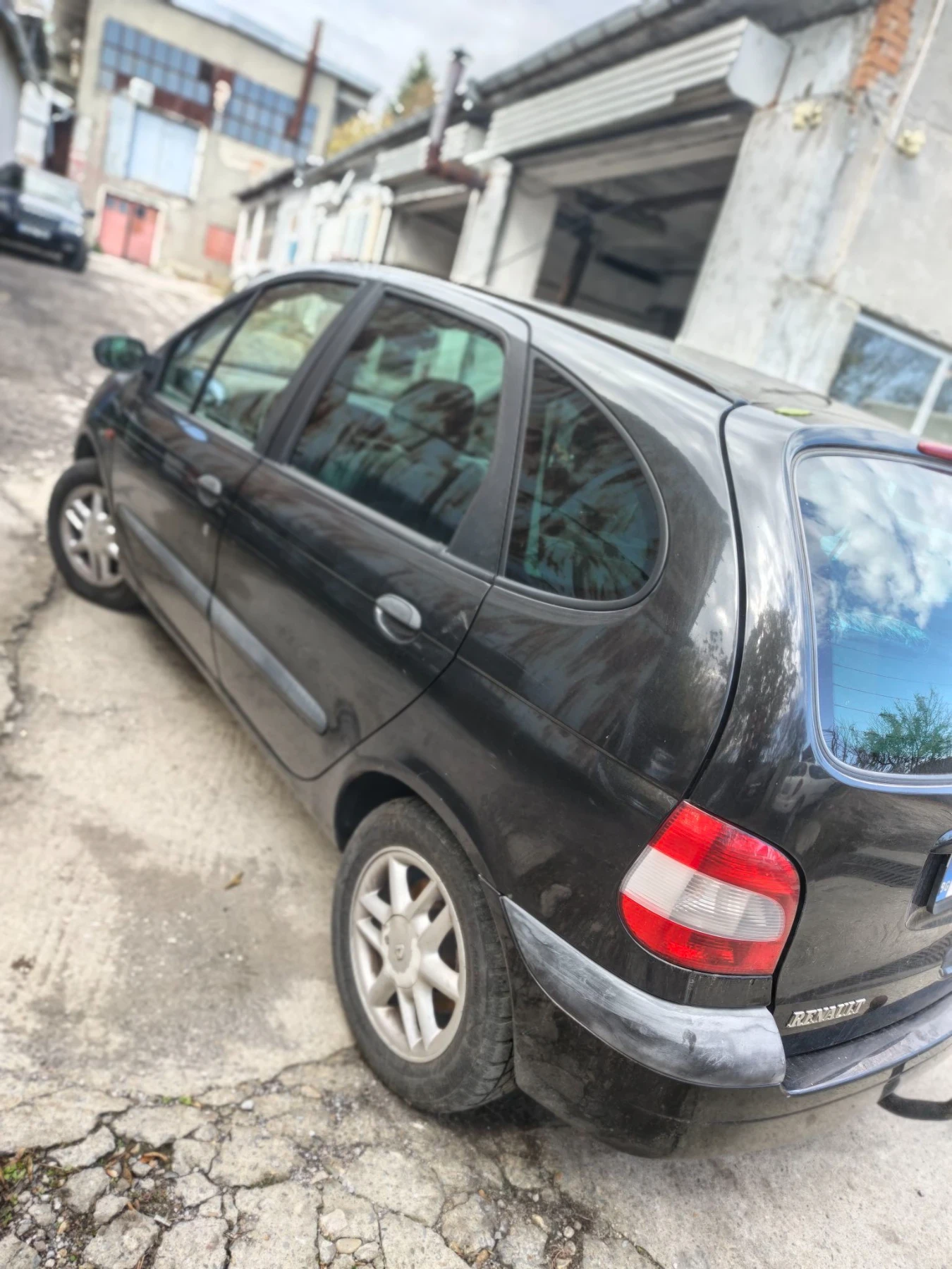 Renault Scenic 1.9DCI, снимка 3 - Автомобили и джипове - 56576727