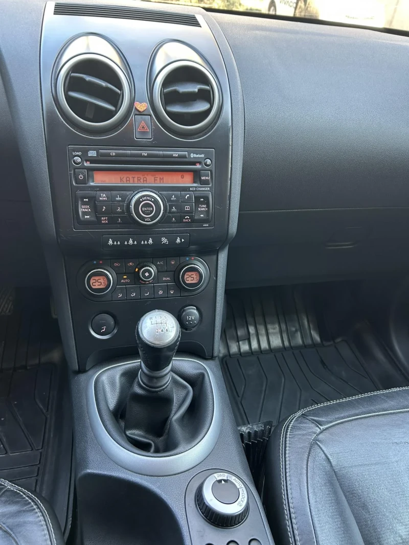 Nissan Qashqai 2.0 4x4 keyless кожа подгрев панорама , снимка 8 - Автомобили и джипове - 49245167