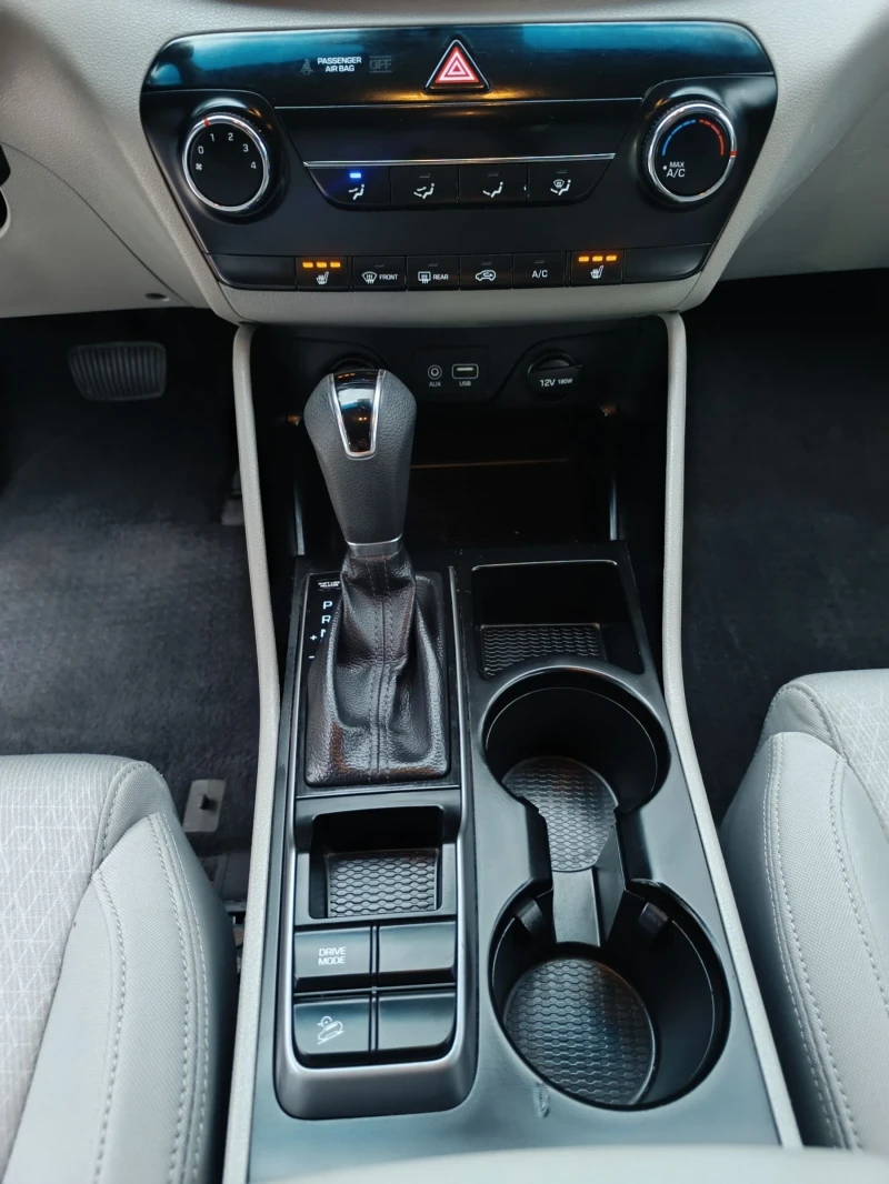 Hyundai Tucson 2.0 GDI , снимка 16 - Автомобили и джипове - 53562223