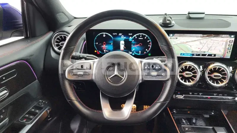Mercedes-Benz GLB 250 AMG 4MATIC| DISTRONIC| DIGITAL| ВКЛ.ТЕХНОТЕСТ, снимка 8 - Автомобили и джипове - 54971523