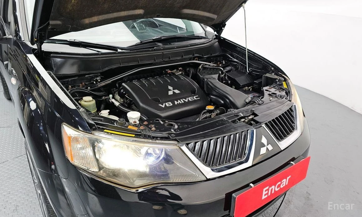 Mitsubishi Outlander, снимка 6 - Автомобили и джипове - 53737009