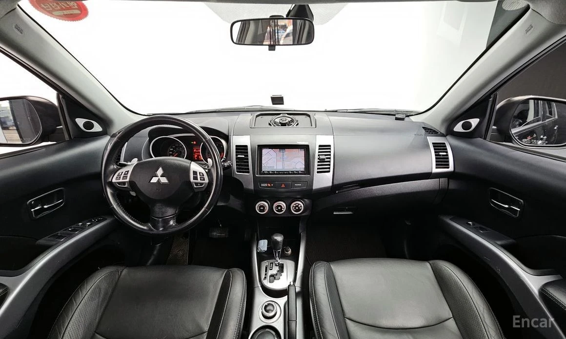 Mitsubishi Outlander, снимка 7 - Автомобили и джипове - 53737009