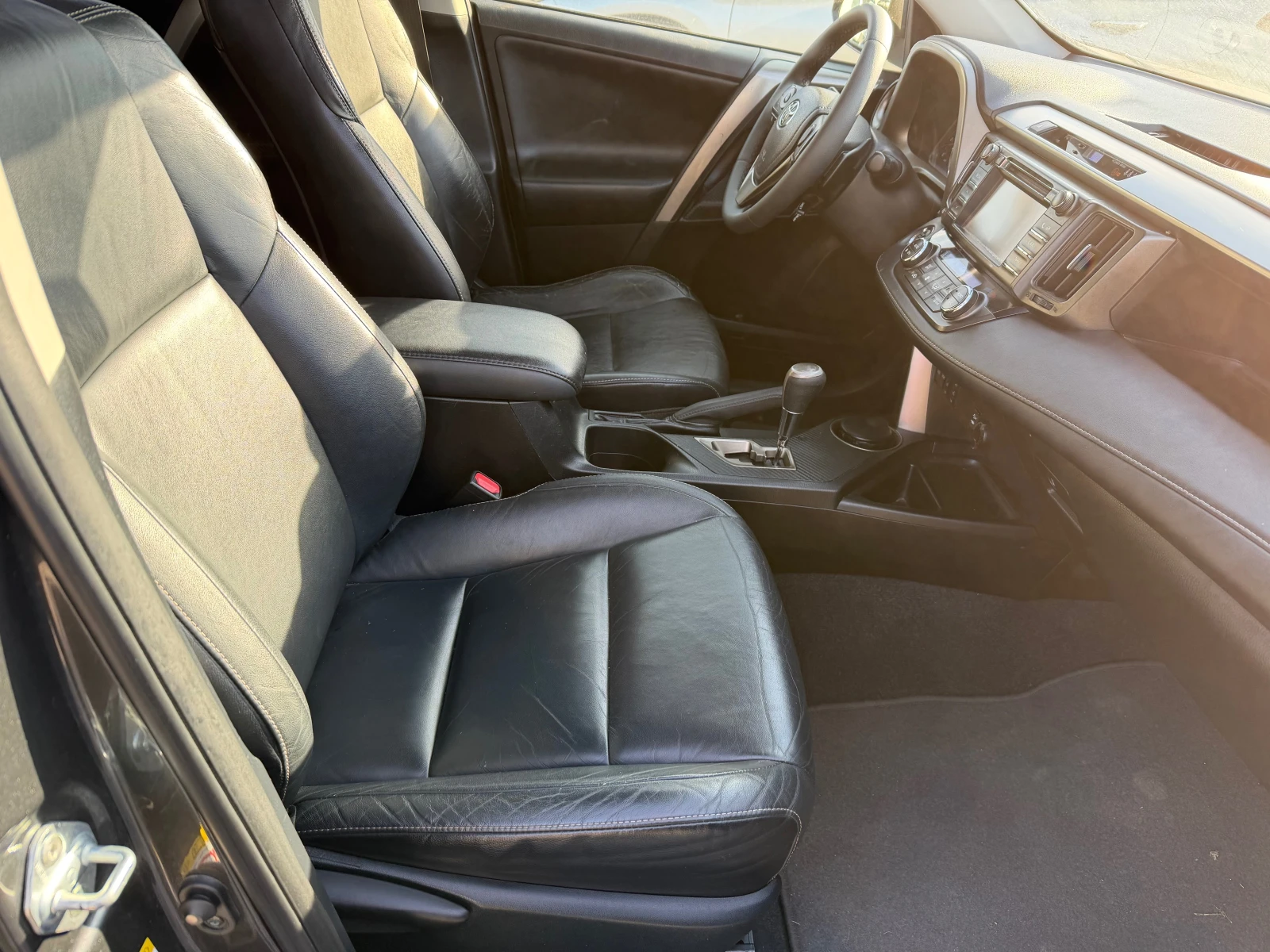 Toyota Rav4 2.2 D4D , снимка 11 - Автомобили и джипове - 53795656