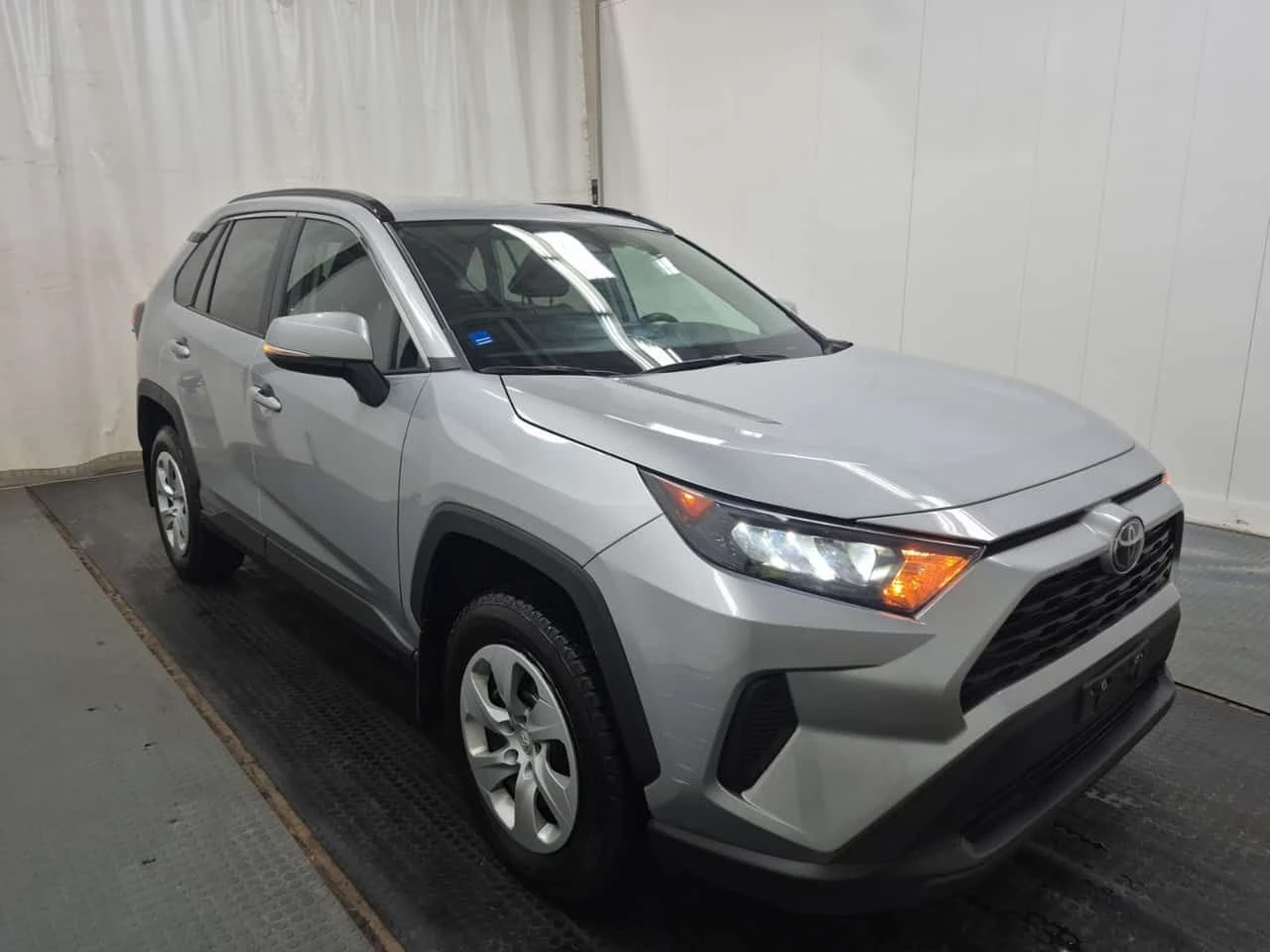 Toyota Rav4 * LE * 2 БРОЯ ГУМИ * БЕЗ ИНЦИДЕНТИ * , снимка 2 - Автомобили и джипове - 54111175