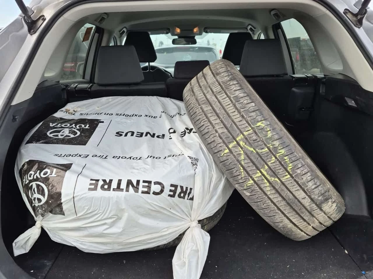 Toyota Rav4 * LE * 2 БРОЯ ГУМИ * БЕЗ ИНЦИДЕНТИ * , снимка 15 - Автомобили и джипове - 54111175