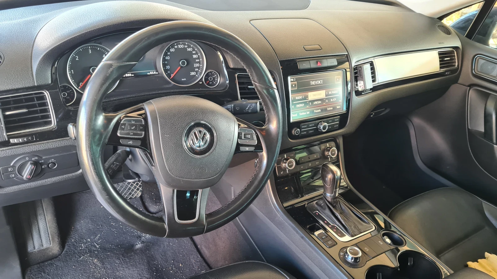 VW Touareg, снимка 6 - Автомобили и джипове - 55323673