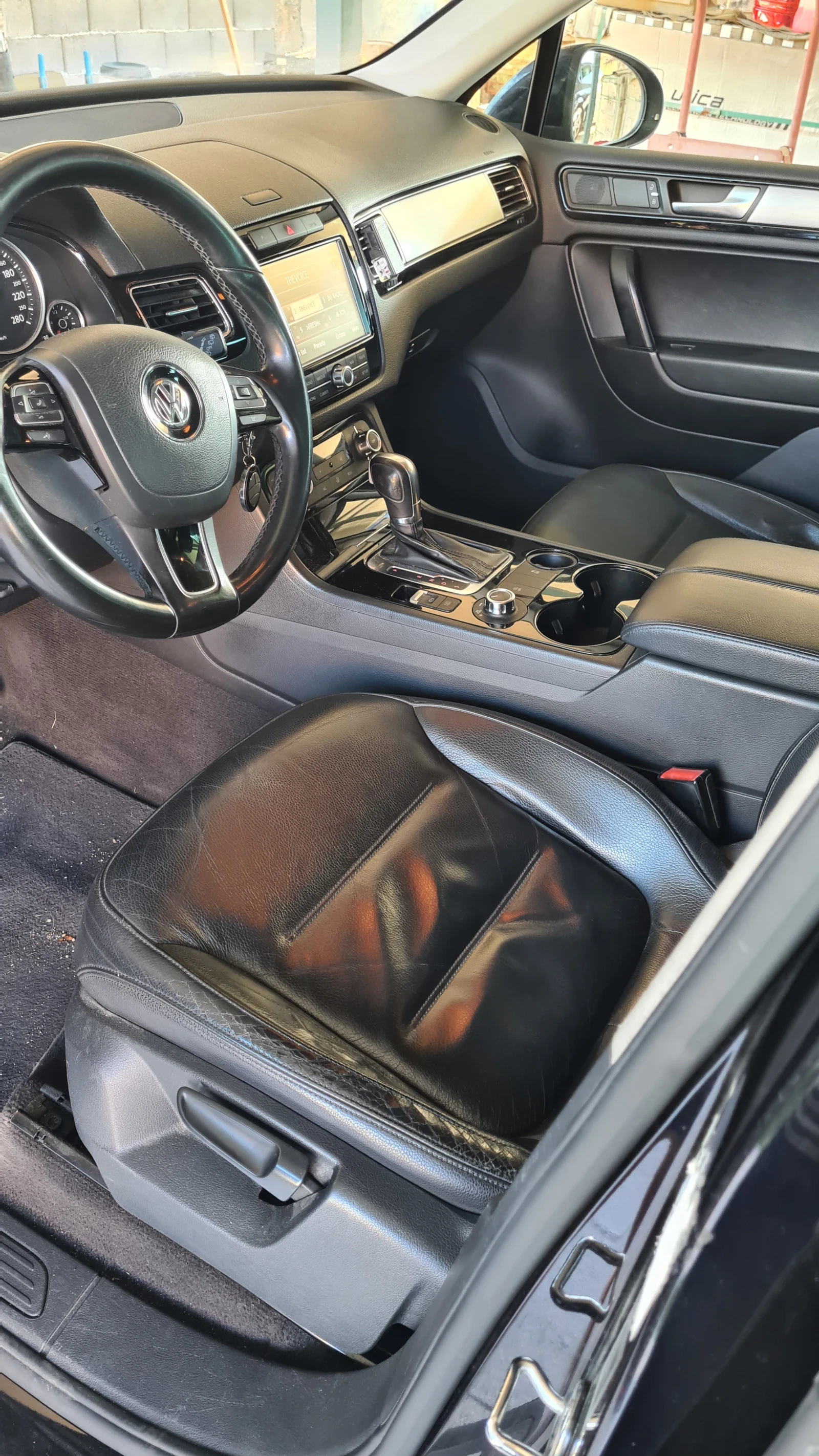VW Touareg, снимка 4 - Автомобили и джипове - 55323673