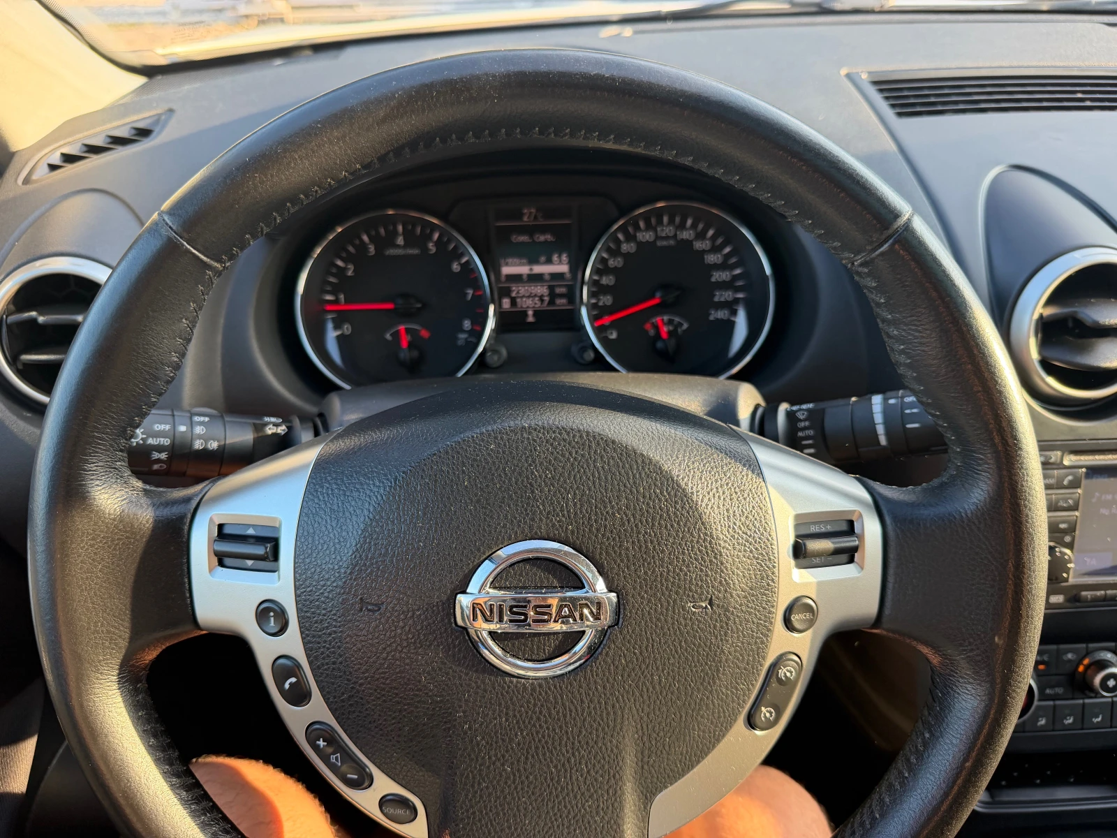 Nissan Qashqai 1.6BENZIN* N-tec* PANORAMA* TOP* , снимка 11 - Автомобили и джипове - 55672056