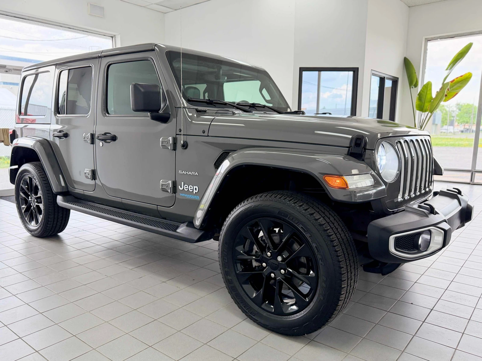 Jeep Wrangler * Unlimited Sahara 4x4* АВТОКРЕДИТ * , снимка 3 - Автомобили и джипове - 55835164