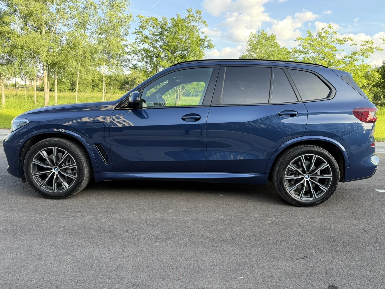 BMW X5 45e M спорт пакет/Sky Lounge/Laser, снимка 2 - Автомобили и джипове - 56214322