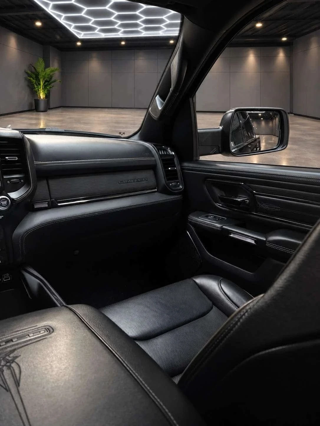Dodge RAM 1500, снимка 9 - Автомобили и джипове - 56716735