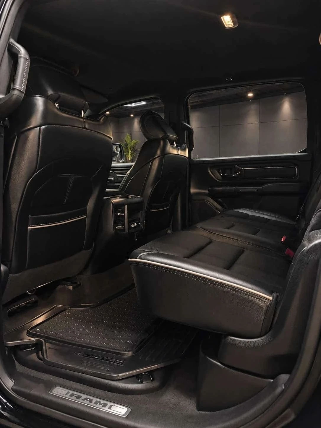 Dodge RAM 1500, снимка 17 - Автомобили и джипове - 56716735