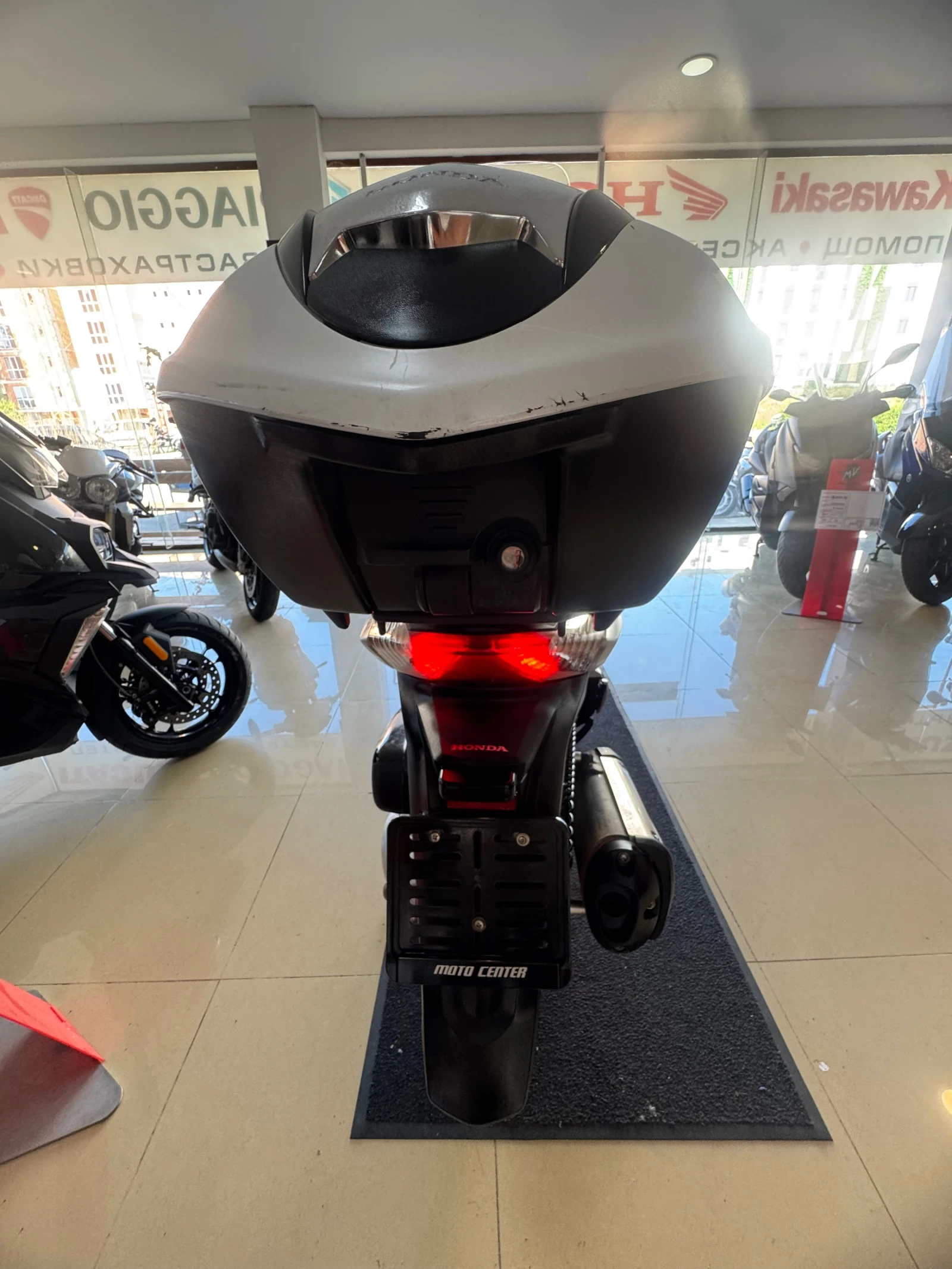 Honda Sh Honda SH 300i, снимка 9 - Мотоциклети и мототехника - 54870405