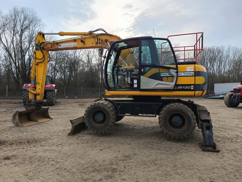 Багер JCB JS 130W, снимка 15 - Индустриална техника - 49446654