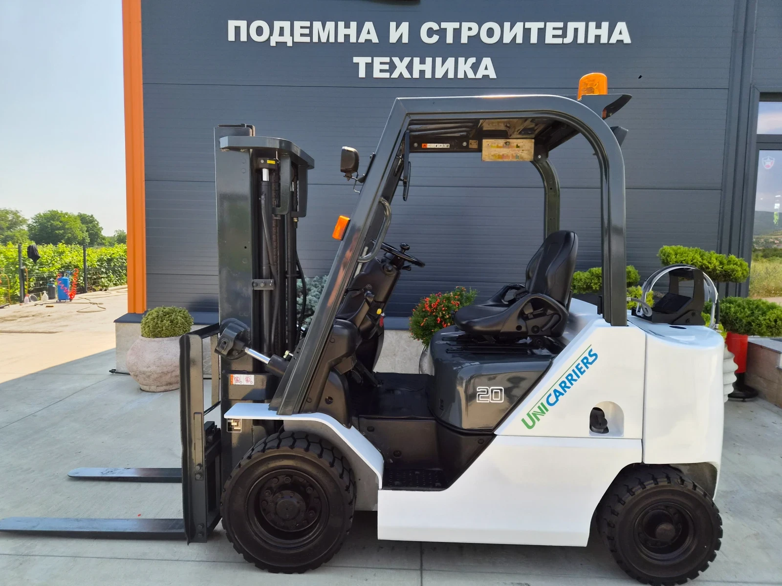 Мотокар Nissan  2 тона / АВТОМАТ / ГАЗ + БЕНЗИН / ПЕРФЕКТЕН !, снимка 2 - Индустриална техника - 54404001
