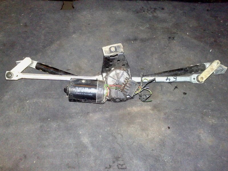 Моторче с рамена предни чистачки за Audi 80 