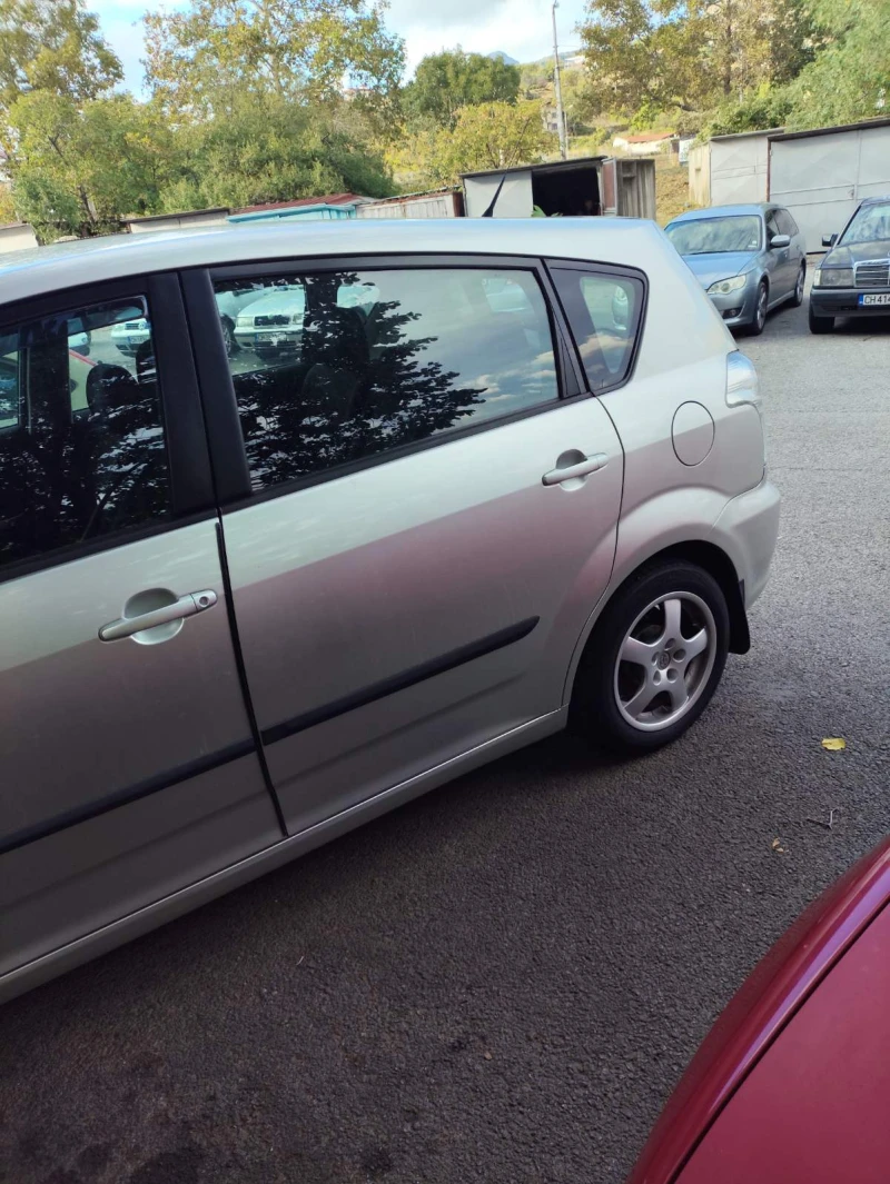 Toyota Corolla verso 1.6 VVT-i ГАЗ, снимка 4 - Автомобили и джипове - 52009205