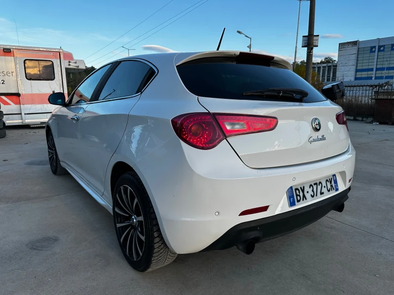 Alfa Romeo Giulietta 2.0 JTDM - КОЖА - , снимка 6 - Автомобили и джипове - 52158728