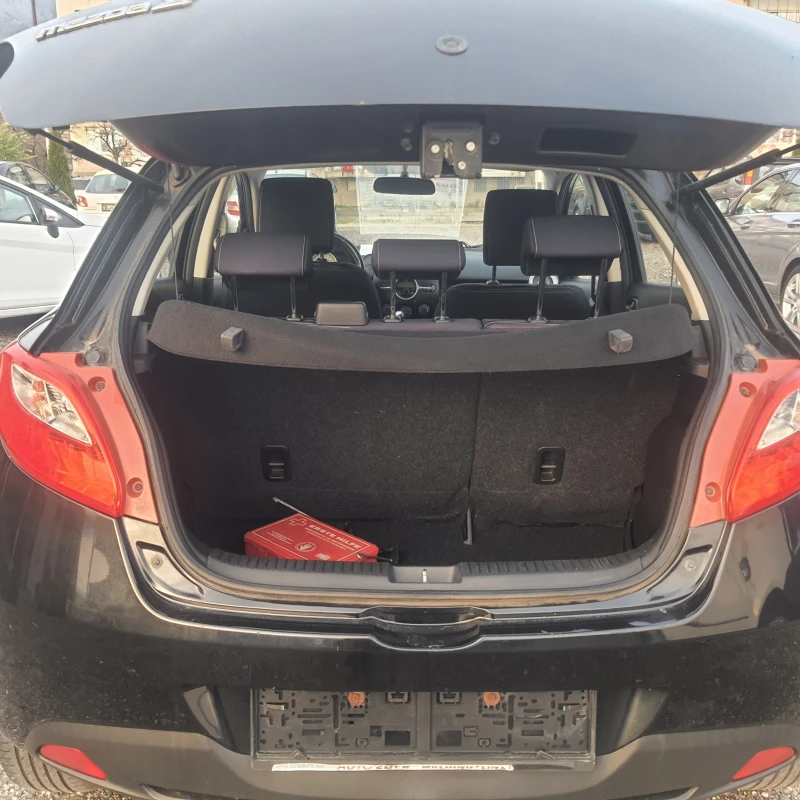 Mazda 2, снимка 14 - Автомобили и джипове - 52635141