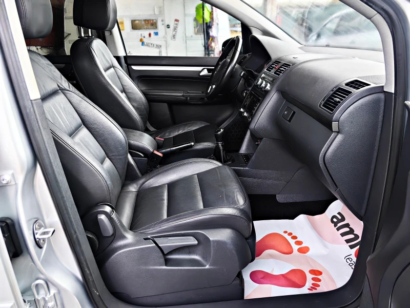 VW Touran 2.0TDI!!ШВЕЙЦАРИЯ!КОЖА!СТЪКЛЕН ТАВАН!НАВИ, снимка 9 - Автомобили и джипове - 53285112