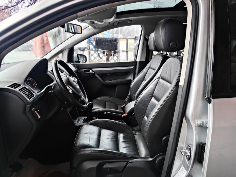 VW Touran 2.0TDI!!ШВЕЙЦАРИЯ!КОЖА!СТЪКЛЕН ТАВАН!НАВИ, снимка 2 - Автомобили и джипове - 53285112