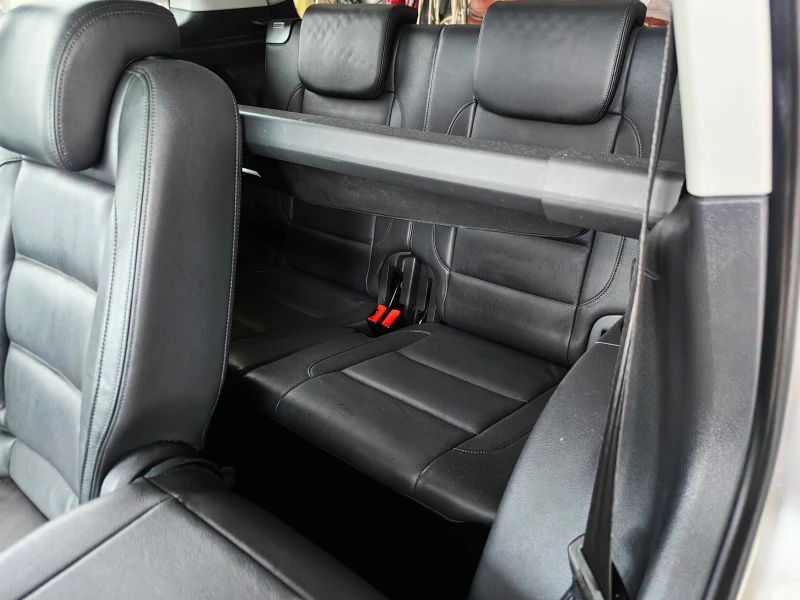 VW Touran 2.0TDI!!ШВЕЙЦАРИЯ!КОЖА!СТЪКЛЕН ТАВАН!НАВИ, снимка 16 - Автомобили и джипове - 53285112