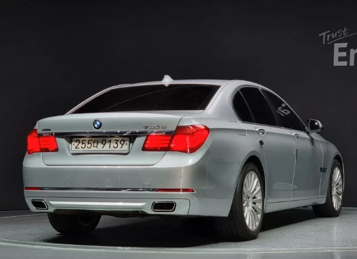 BMW 740 d xDrive - изображение 2