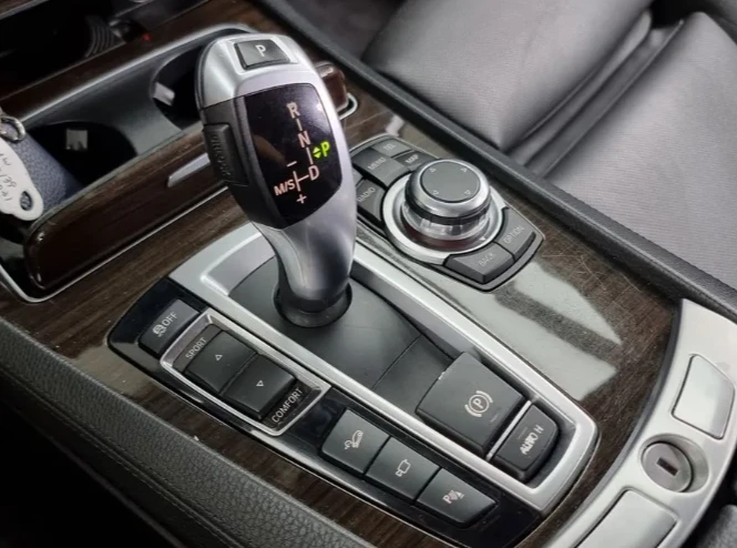 BMW 740 d xDrive - изображение 9