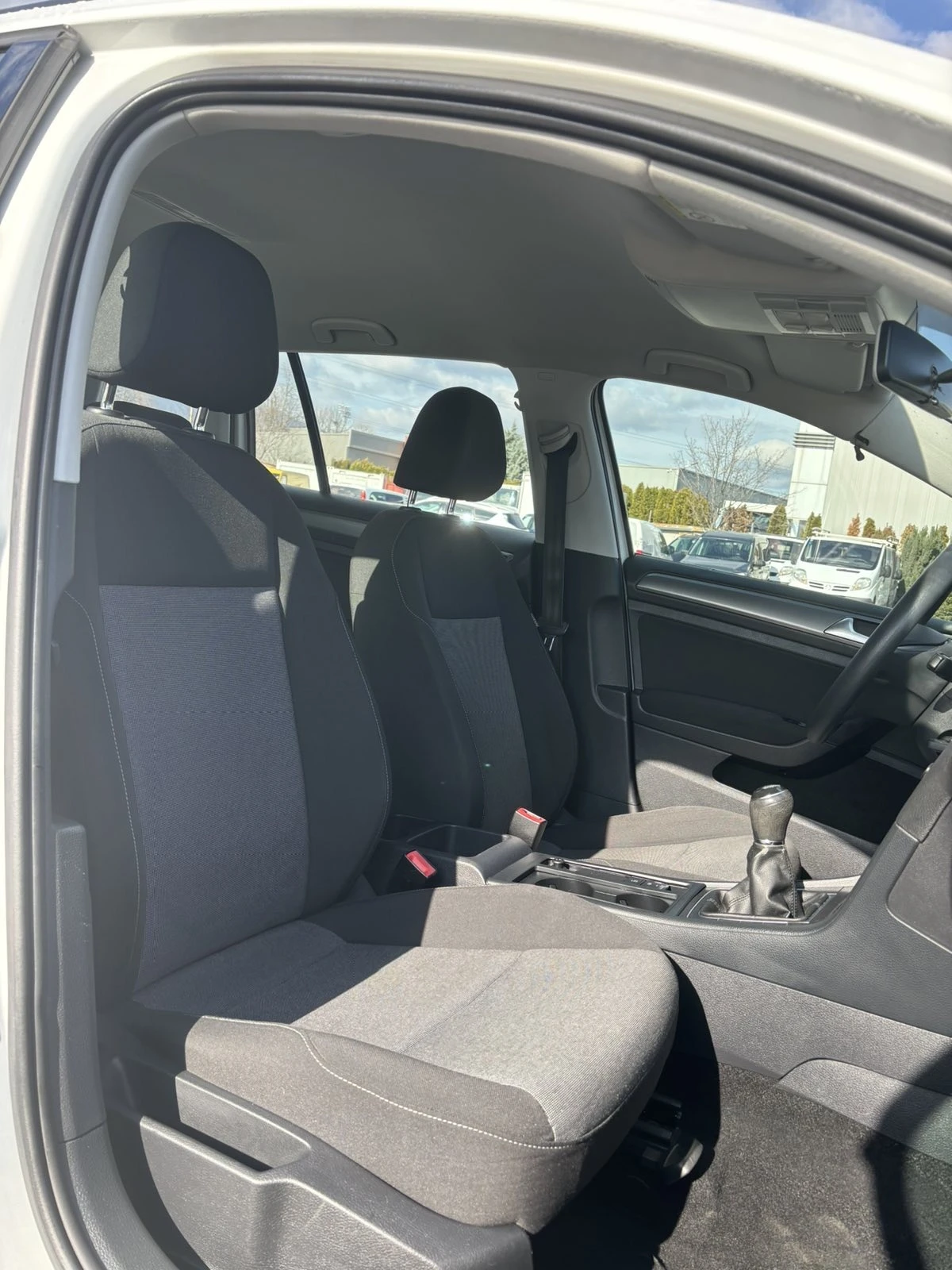 VW Golf 1.6 TDi - 105 к.с. | Mobile.bg — изображение 12