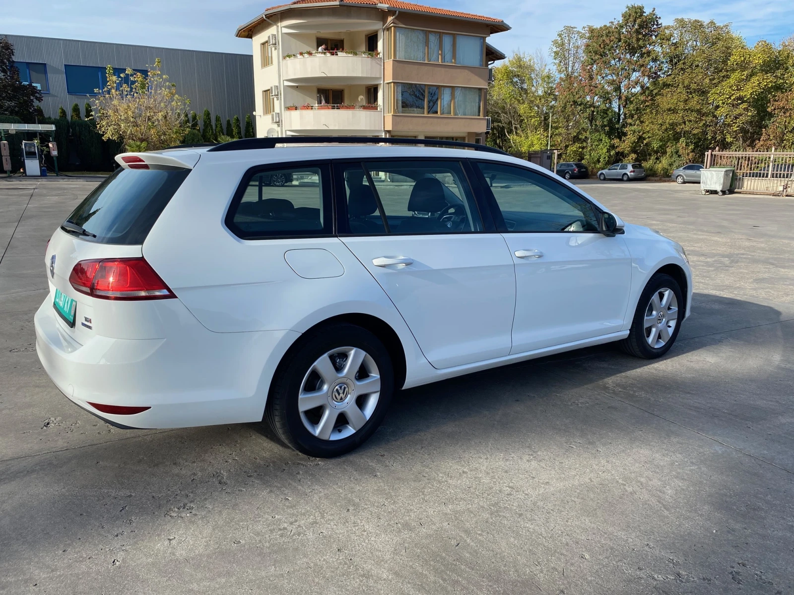 VW Golf 1.6 TDi - 105 к.с., снимка 7 - Автомобили и джипове - 44399798