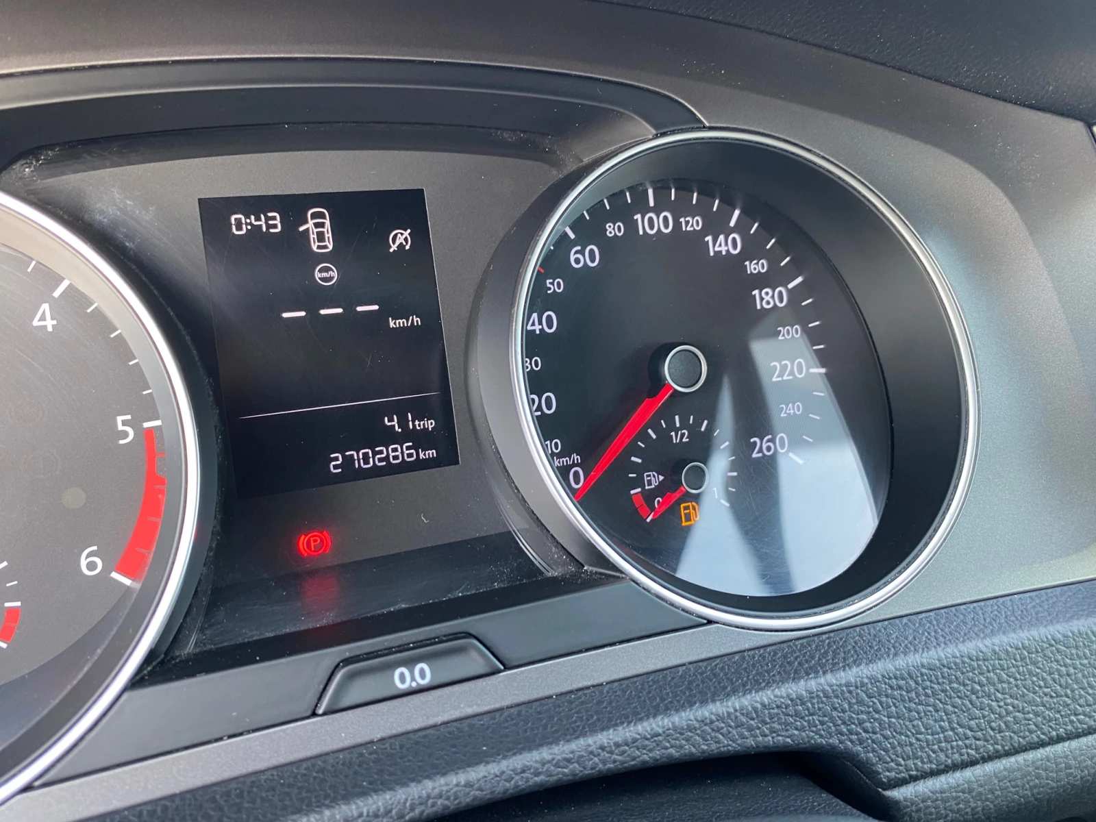 VW Golf 1.6 TDi - 105 к.с., снимка 9 - Автомобили и джипове - 44399798