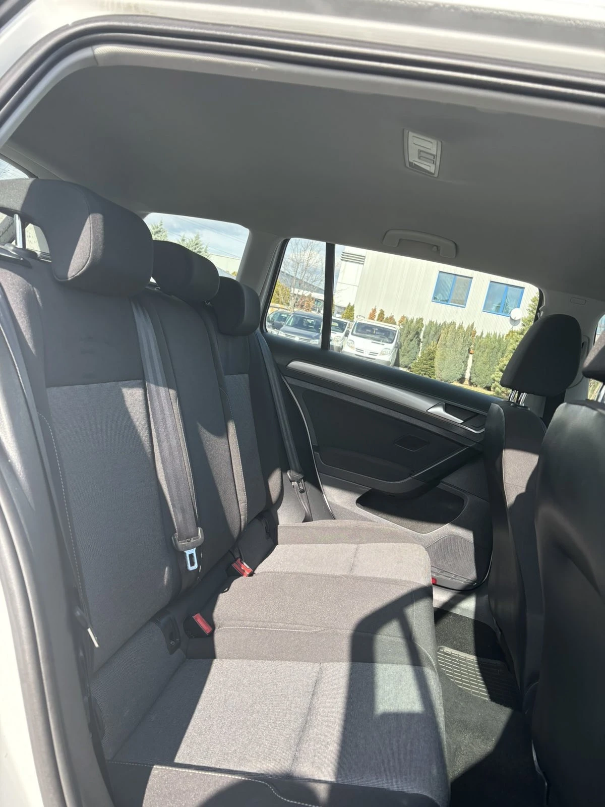 VW Golf 1.6 TDi - 105 к.с. | Mobile.bg — изображение 11