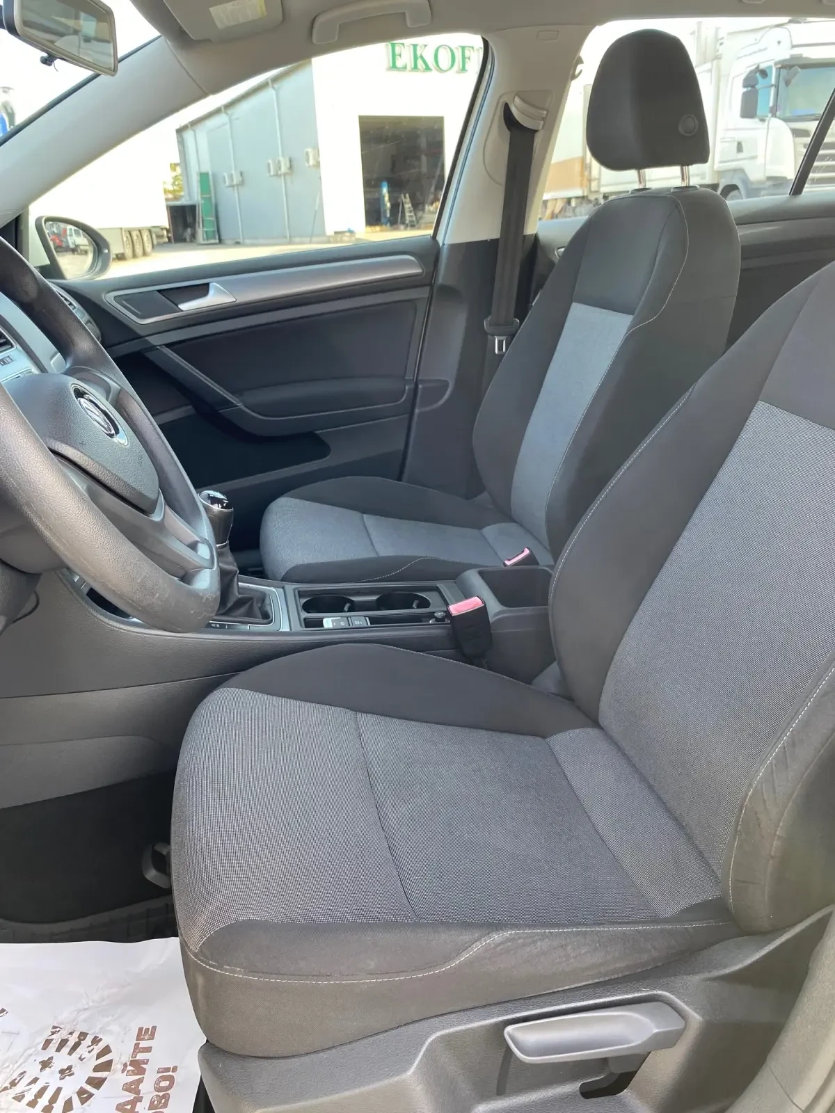 VW Golf 1.6 TDi - 105 к.с., снимка 14 - Автомобили и джипове - 44399798