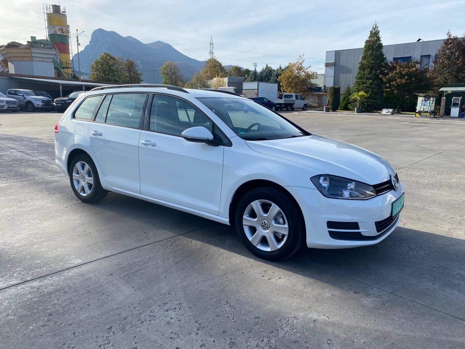 VW Golf 1.6 TDi - 105 к.с., снимка 2 - Автомобили и джипове - 44399798