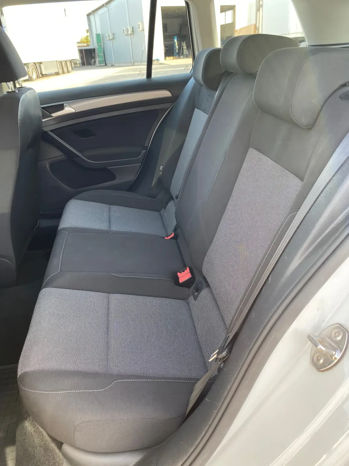VW Golf 1.6 TDi - 105 к.с., снимка 15 - Автомобили и джипове - 44399798