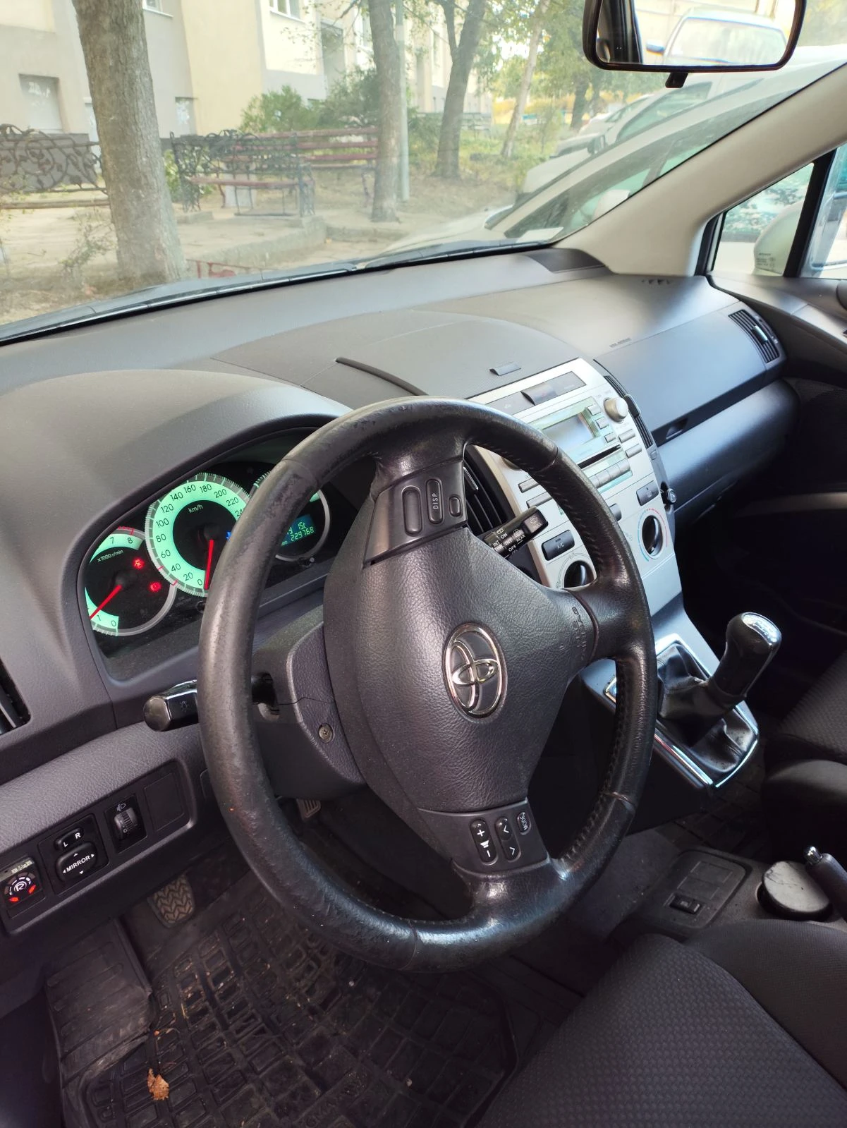 Toyota Corolla verso 1.6 VVT-i ГАЗ - изображение 8
