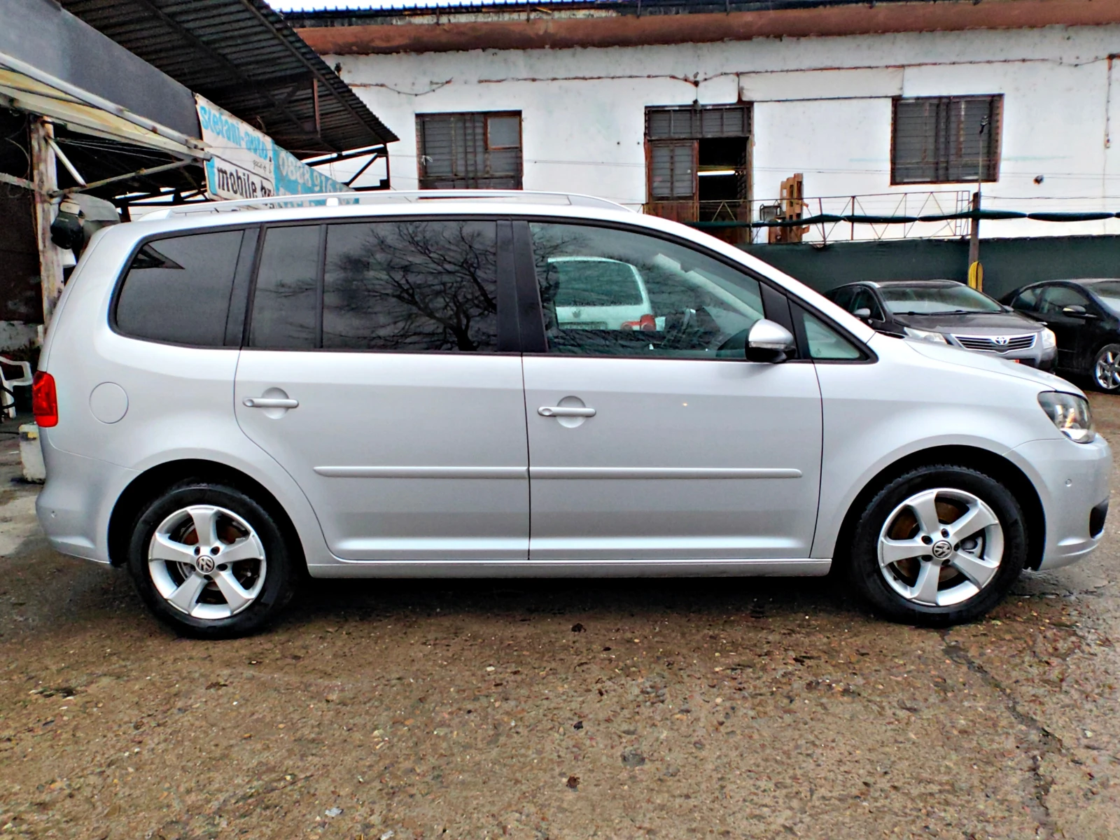 VW Touran 2.0TDI!!ШВЕЙЦАРИЯ!КОЖА!СТЪКЛЕН ТАВАН!НАВИ - изображение 7