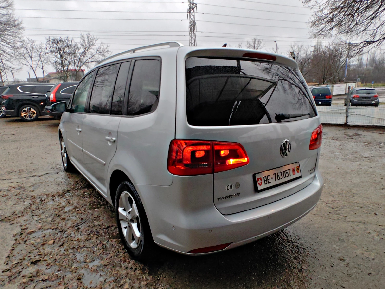 VW Touran 2.0TDI!!ШВЕЙЦАРИЯ!КОЖА!СТЪКЛЕН ТАВАН!НАВИ - изображение 5