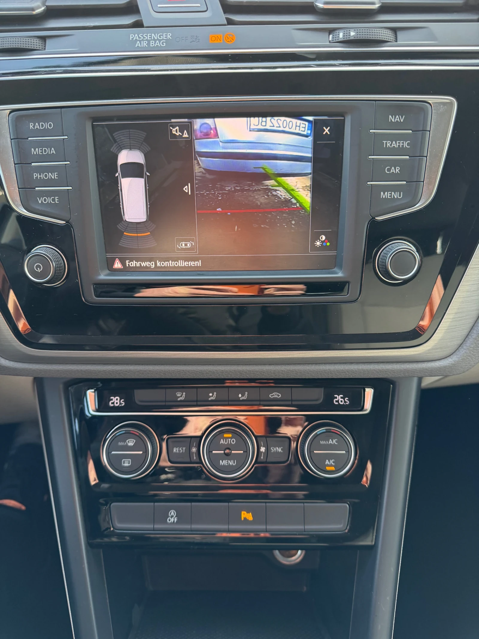 VW Touran, снимка 12 - Автомобили и джипове - 54088351