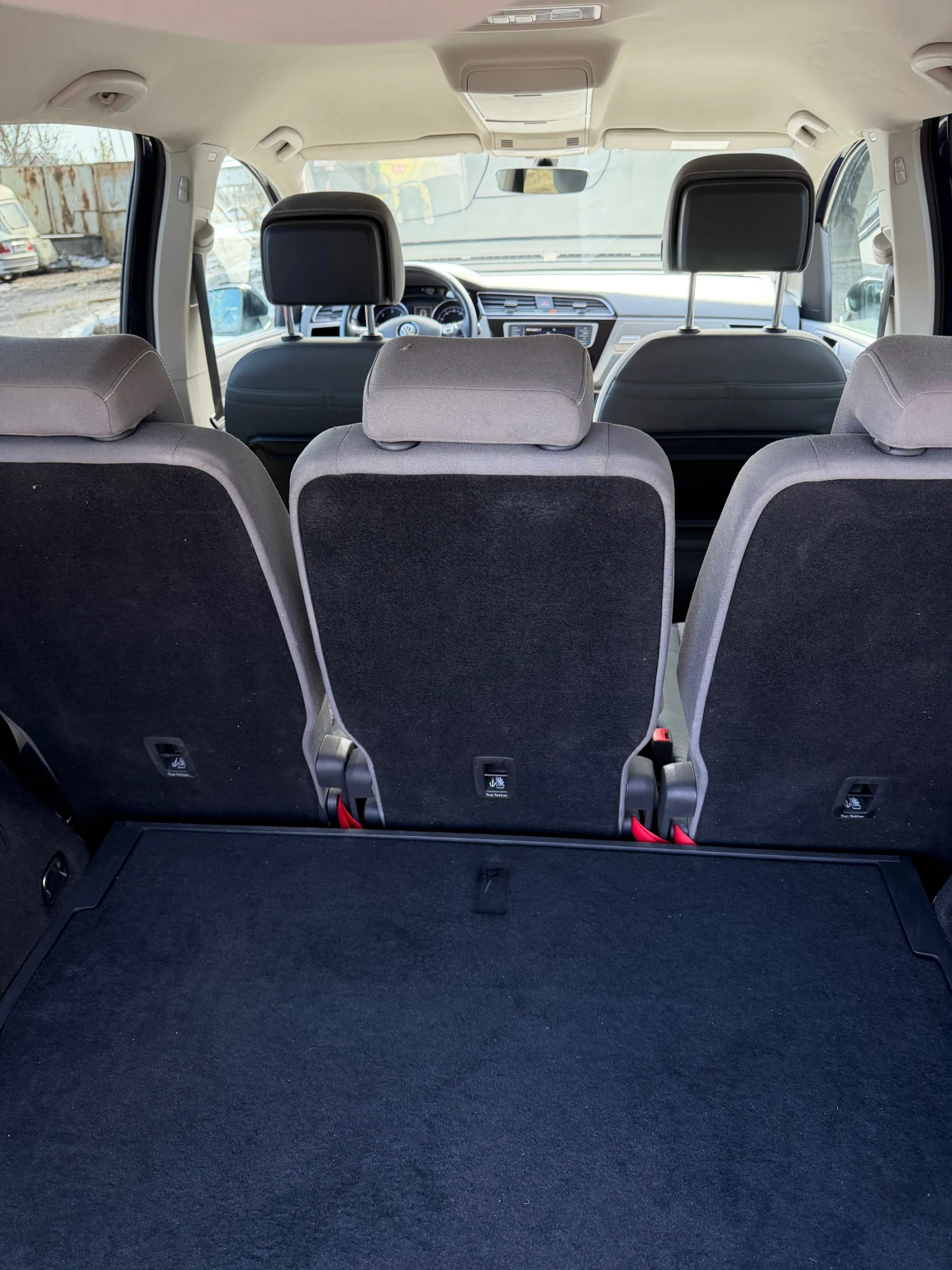 VW Touran, снимка 8 - Автомобили и джипове - 54088351