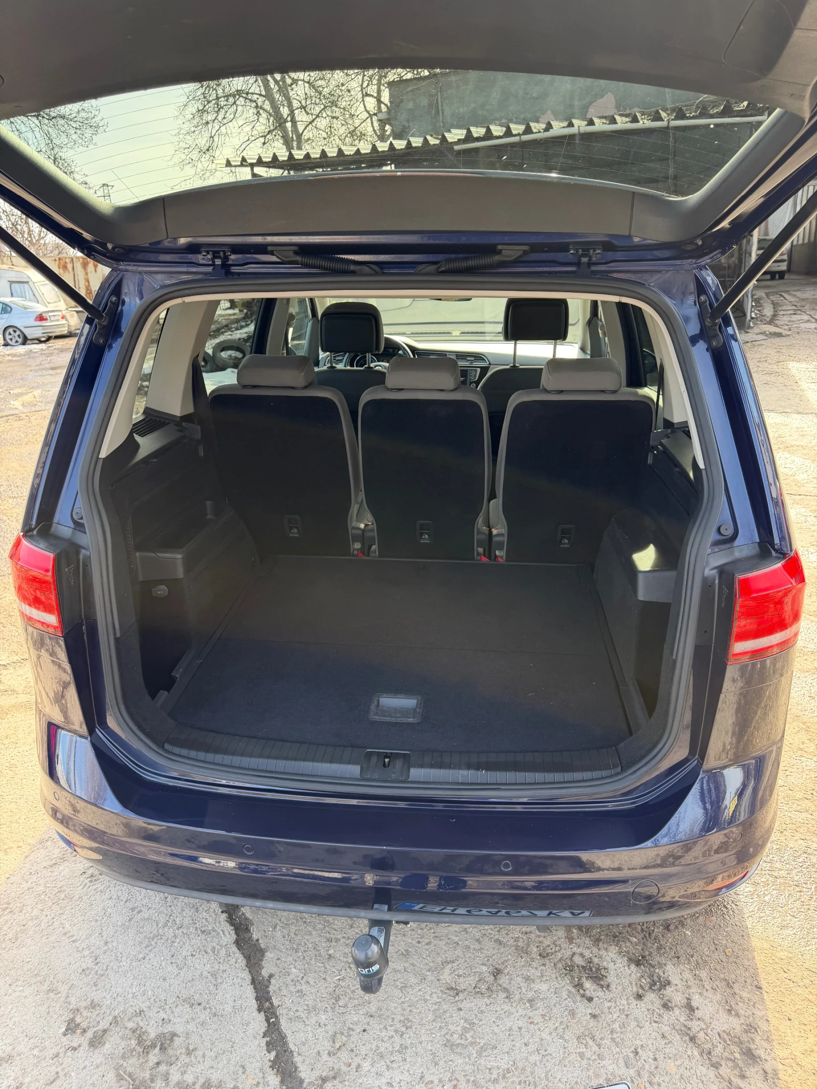 VW Touran, снимка 9 - Автомобили и джипове - 54088351